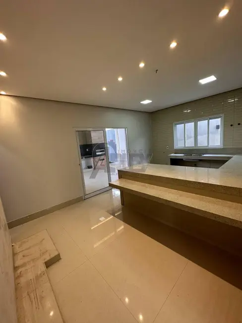 Foto 2 de Casa com 5 quartos à venda, 360m2 em Montes Claros - MG