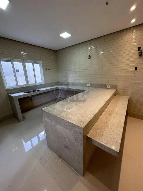 Foto 5 de Casa com 5 quartos à venda, 360m2 em Montes Claros - MG