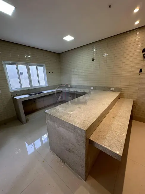 Foto 4 de Casa com 5 quartos à venda, 360m2 em Montes Claros - MG