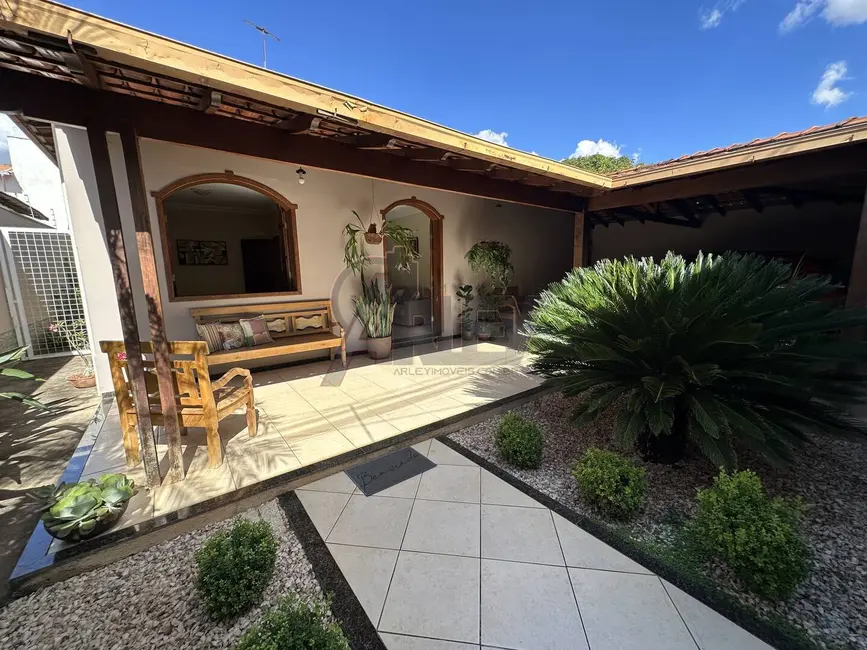 Foto 2 de Casa com 3 quartos à venda, 180m2 em Morada do Sol, Montes Claros - MG