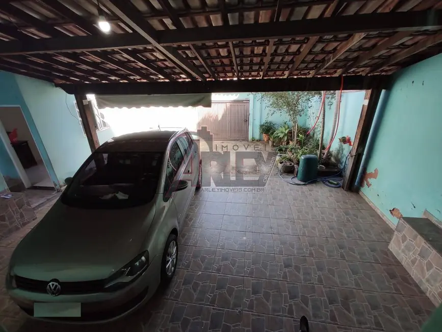 Foto 6 de Casa com 6 quartos à venda, 200m2 em Montes Claros - MG