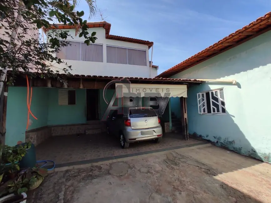 Foto 4 de Casa com 6 quartos à venda, 200m2 em Montes Claros - MG