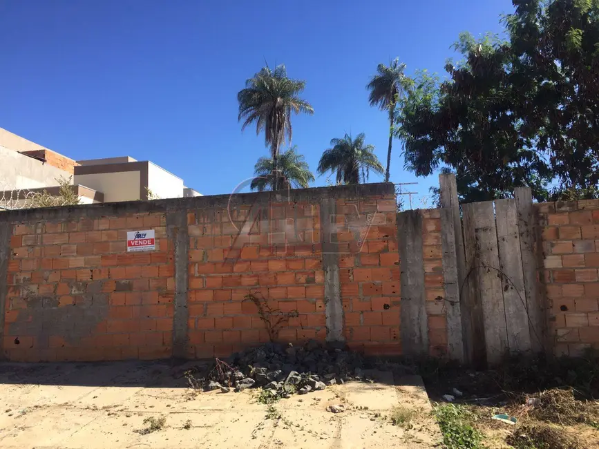 Foto 1 de Terreno / Lote à venda, 180m2 em Montes Claros - MG
