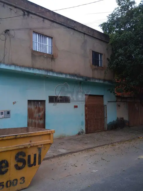 Foto 1 de Casa com 4 quartos à venda, 200m2 em Maracanã, Montes Claros - MG