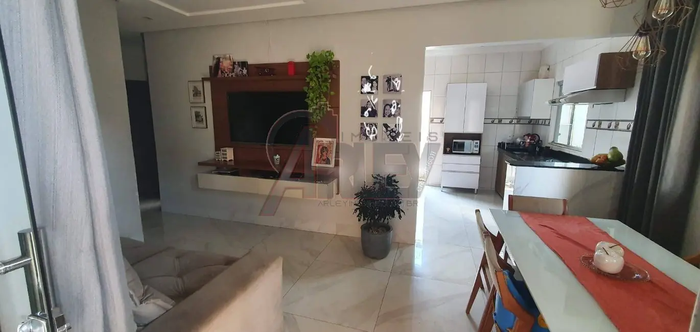 Casa com 3 quartos à venda, 165m2 em Guarujá, Montes Claros - MG - imagem 4 Foto 4 de Casa com 3 quartos à venda, 165m2 em Guarujá, Montes Claros - MG