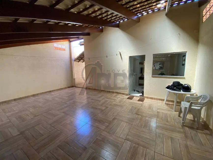 Foto 1 de Casa com 3 quartos à venda, 150m2 em Independência, Montes Claros - MG