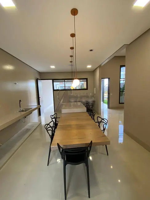 Foto 3 de Casa com 3 quartos à venda, 200m2 em Montes Claros - MG