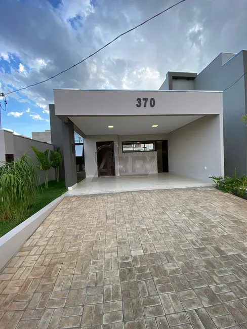 Foto 2 de Casa com 3 quartos à venda, 200m2 em Montes Claros - MG