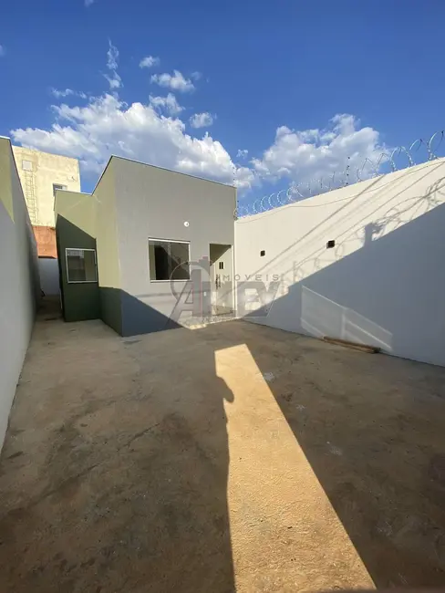 Foto 1 de Casa de Condomínio com 3 quartos à venda em Alcides Rabelo, Montes Claros - MG