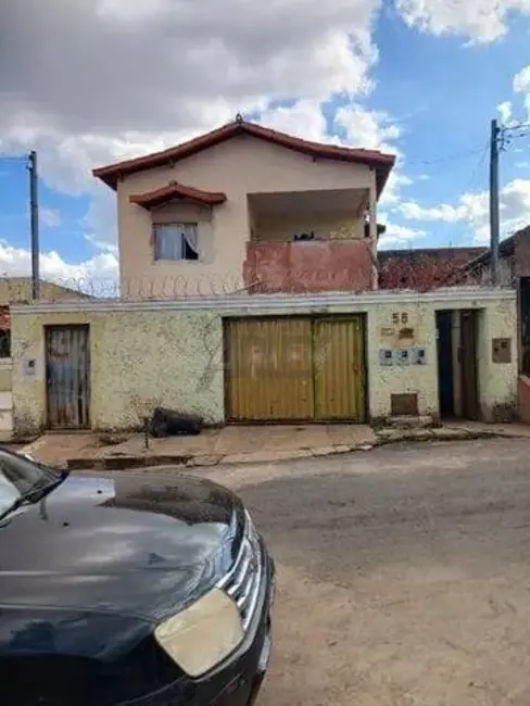 Foto 3 de Casa com 3 quartos à venda, 240m2 em Delfino Magalhães, Montes Claros - MG