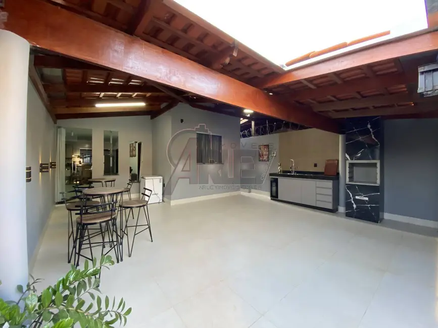 Foto 3 de Casa com 3 quartos à venda, 130m2 em Acácias, Montes Claros - MG