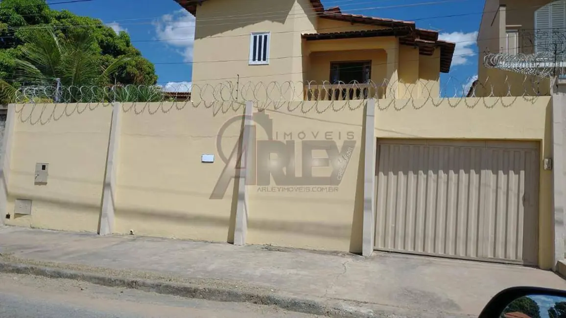Foto 1 de Casa com 4 quartos à venda em Vila Regina, Montes Claros - MG