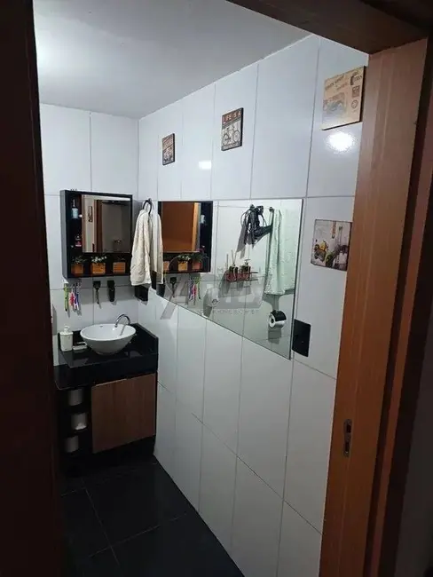 Foto 2 de Apartamento com 3 quartos à venda em Vila Atlântida, Montes Claros - MG