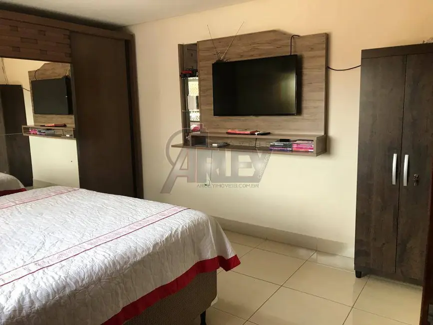 Foto 2 de Casa com 3 quartos à venda, 150m2 em Vila Campos, Montes Claros - MG