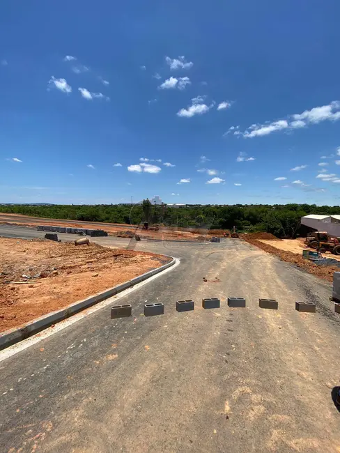 Foto 1 de Terreno / Lote à venda, 180m2 em Maracanã, Montes Claros - MG
