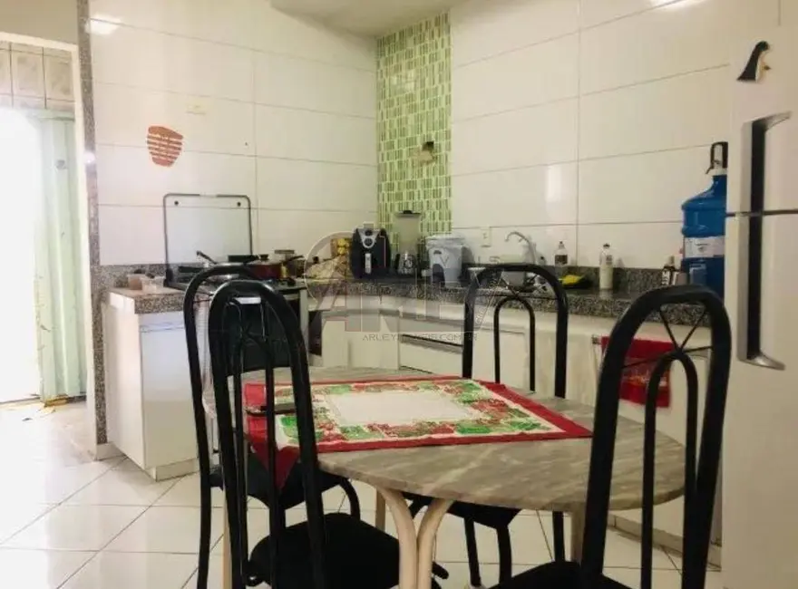 Foto 1 de Casa com 3 quartos à venda, 120m2 em Vila Guilhermina, Montes Claros - MG