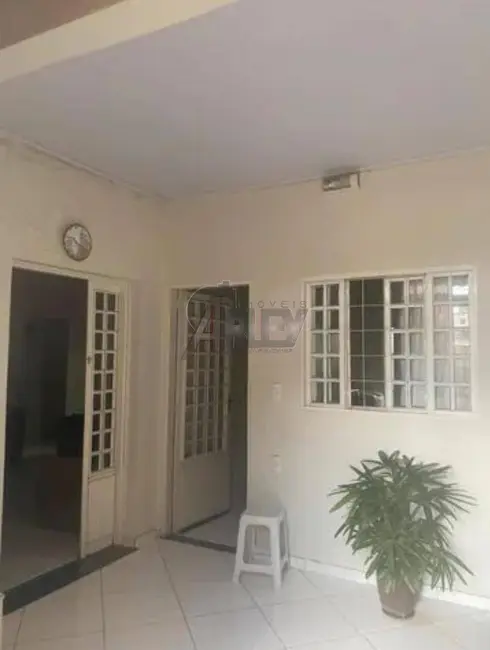 Foto 2 de Casa com 3 quartos à venda, 120m2 em Vila Guilhermina, Montes Claros - MG