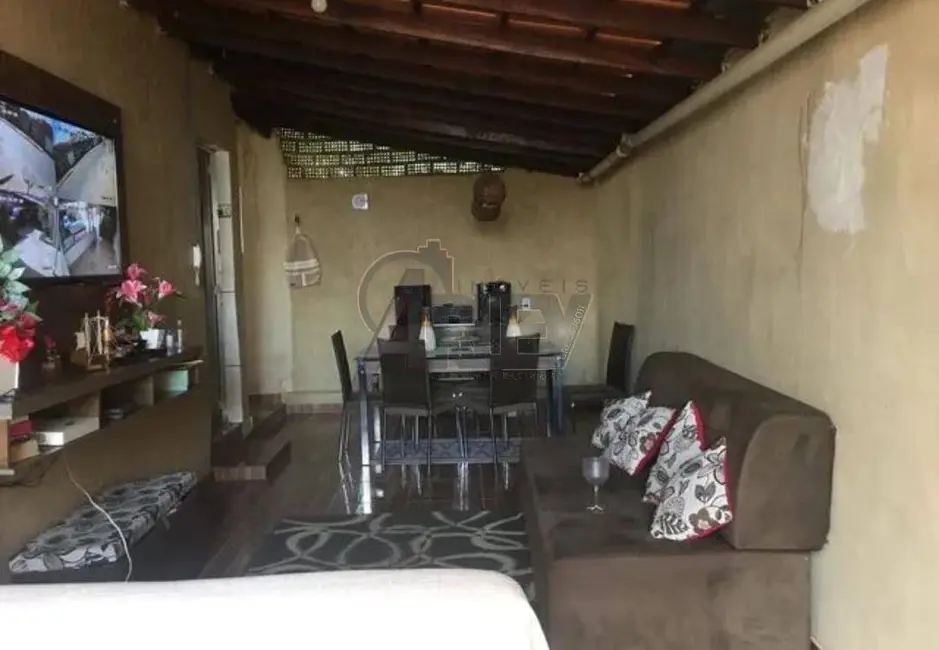 Foto 4 de Casa com 4 quartos à venda, 180m2 em Vila Sion, Montes Claros - MG