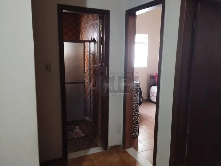 Foto 3 de Casa com 3 quartos à venda, 300m2 em Maracanã, Montes Claros - MG