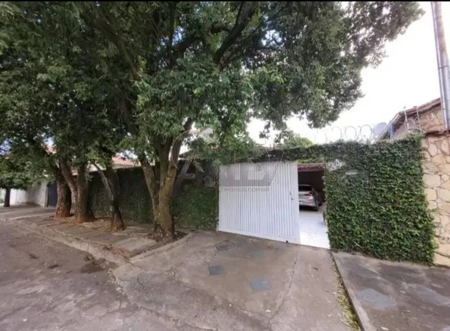 Foto 4 de Casa com 3 quartos à venda, 223m2 em Planalto, Montes Claros - MG