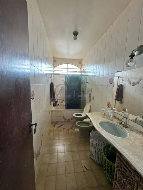 Foto 9 de Casa com 4 quartos à venda, 200m2 em Montes Claros - MG