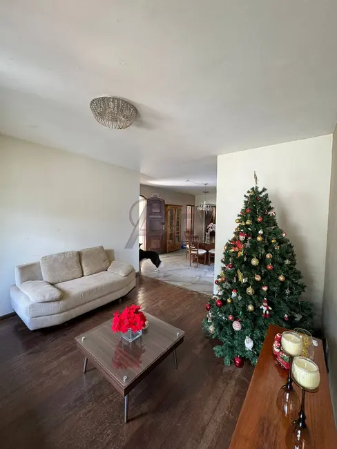 Foto 4 de Casa com 4 quartos à venda, 200m2 em Montes Claros - MG