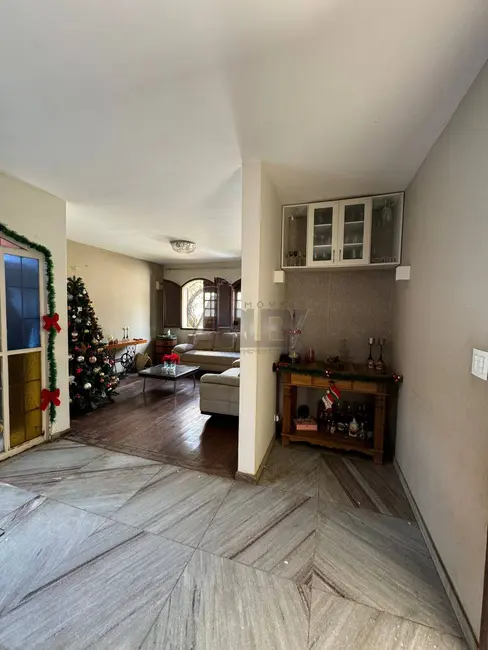 Foto 3 de Casa com 4 quartos à venda, 200m2 em Montes Claros - MG