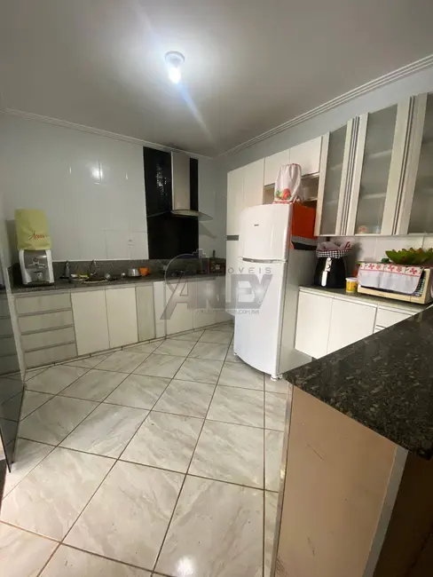 Foto 4 de Casa com 6 quartos à venda em Vila Ipiranga, Montes Claros - MG