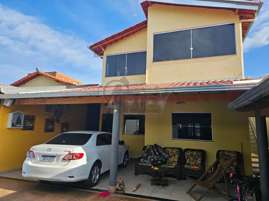 Casa com 3 quartos à venda em Santa Lúcia, Montes Claros - MG - imagem 3 Foto 3 de Casa com 3 quartos à venda em Santa Lúcia, Montes Claros - MG