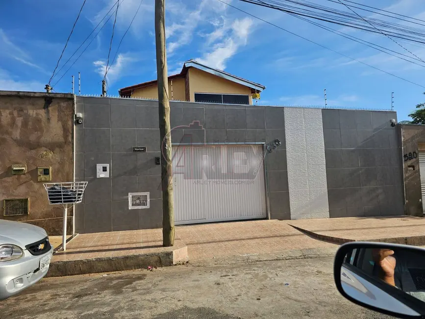 Foto 1 de Casa com 3 quartos à venda em Santa Lúcia, Montes Claros - MG