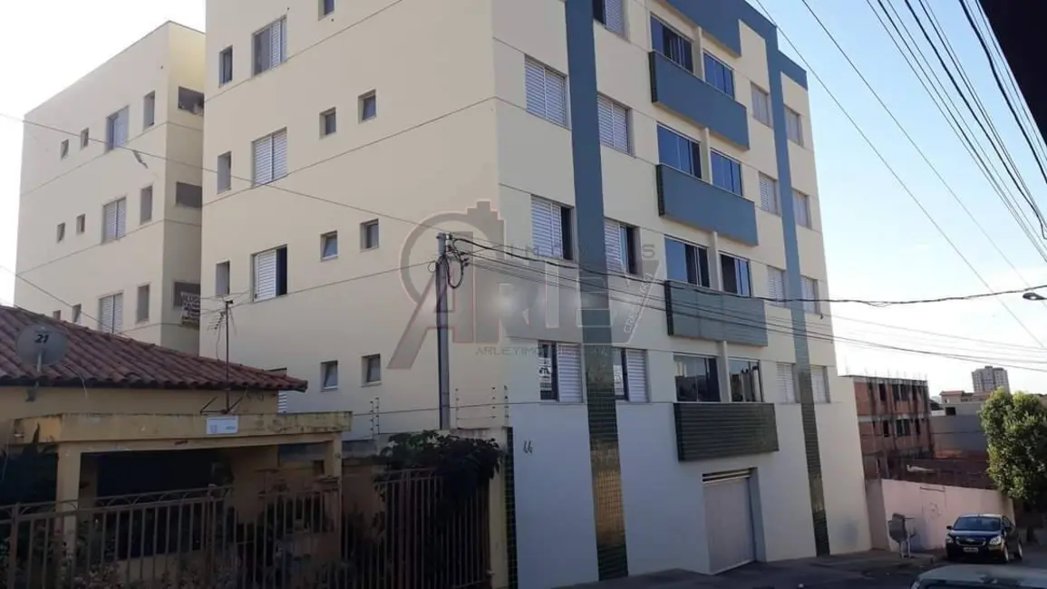 Foto 1 de Apartamento com 3 quartos à venda, 87m2 em Vila Guilhermina, Montes Claros - MG