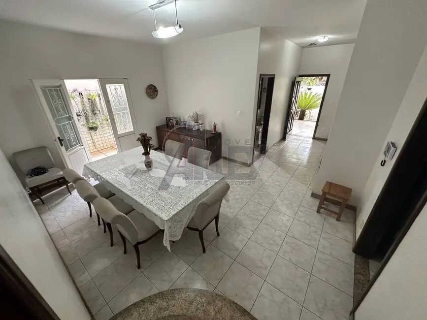 Casa com 3 quartos à venda, 200m2 em Todos os Santos, Montes Claros - MG - imagem 4 Foto 4 de Casa com 3 quartos à venda, 200m2 em Todos os Santos, Montes Claros - MG