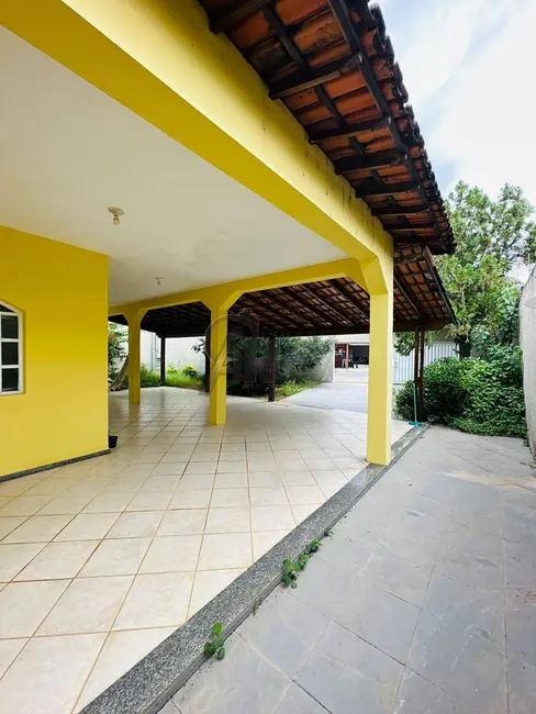 Foto 3 de Casa com 3 quartos à venda, 410m2 em Maracanã, Montes Claros - MG