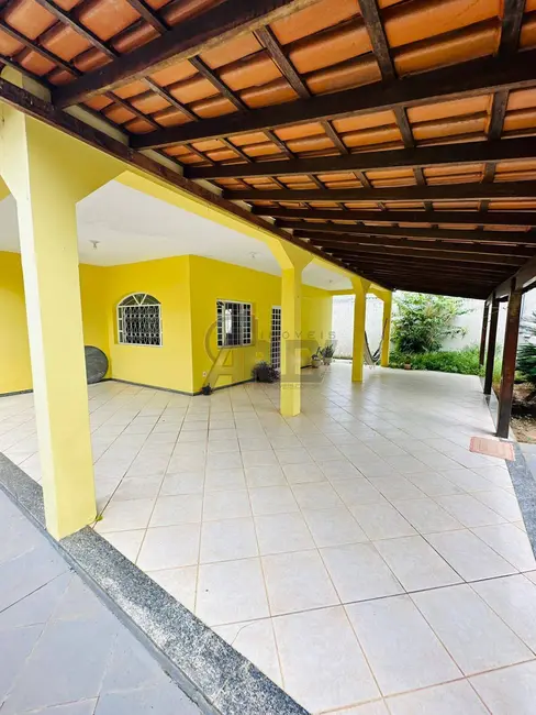 Foto 4 de Casa com 3 quartos à venda, 410m2 em Maracanã, Montes Claros - MG