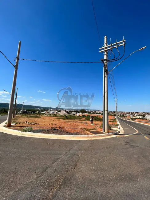 Foto 2 de Terreno / Lote à venda, 399m2 em Montes Claros - MG