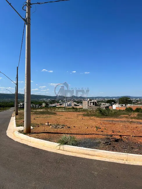 Foto 1 de Terreno / Lote à venda, 399m2 em Montes Claros - MG