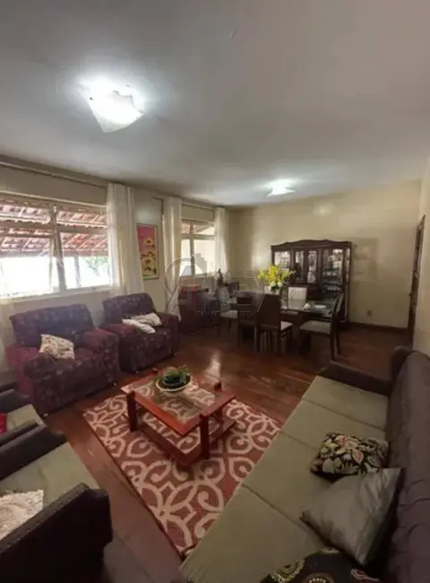 Foto 4 de Casa com 4 quartos à venda, 150m2 em Centro, Montes Claros - MG