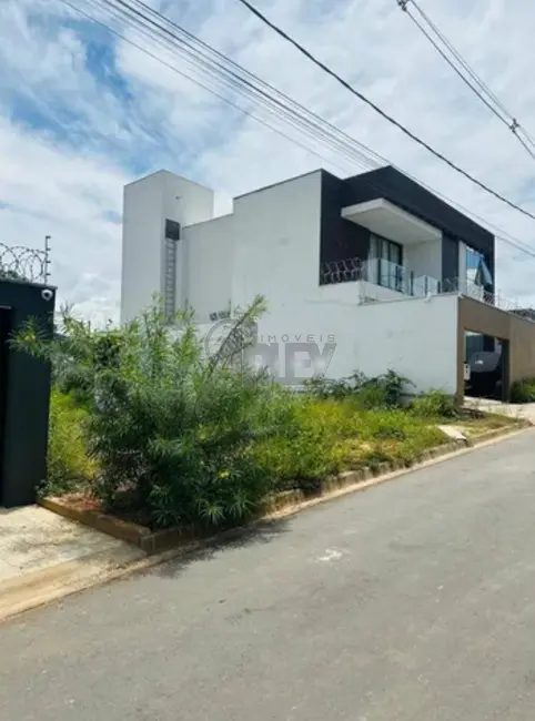 Foto 1 de Terreno / Lote à venda, 220m2 em Ibituruna, Montes Claros - MG