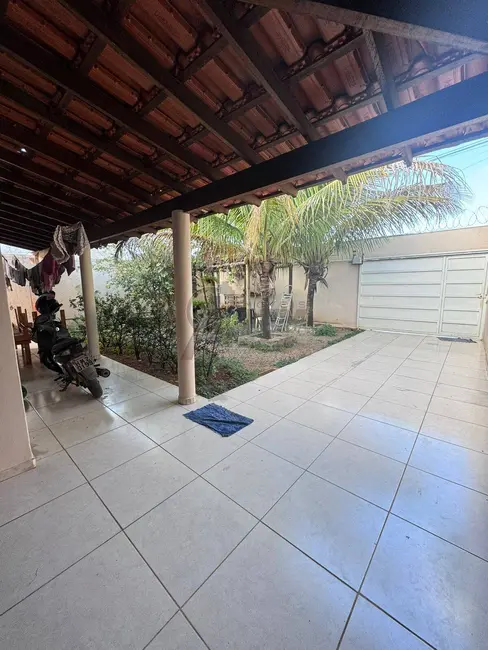 Foto 3 de Casa com 3 quartos à venda, 200m2 em Independência, Montes Claros - MG
