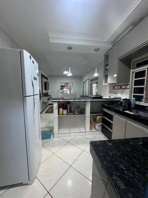 Foto 6 de Casa com 3 quartos à venda, 200m2 em Independência, Montes Claros - MG