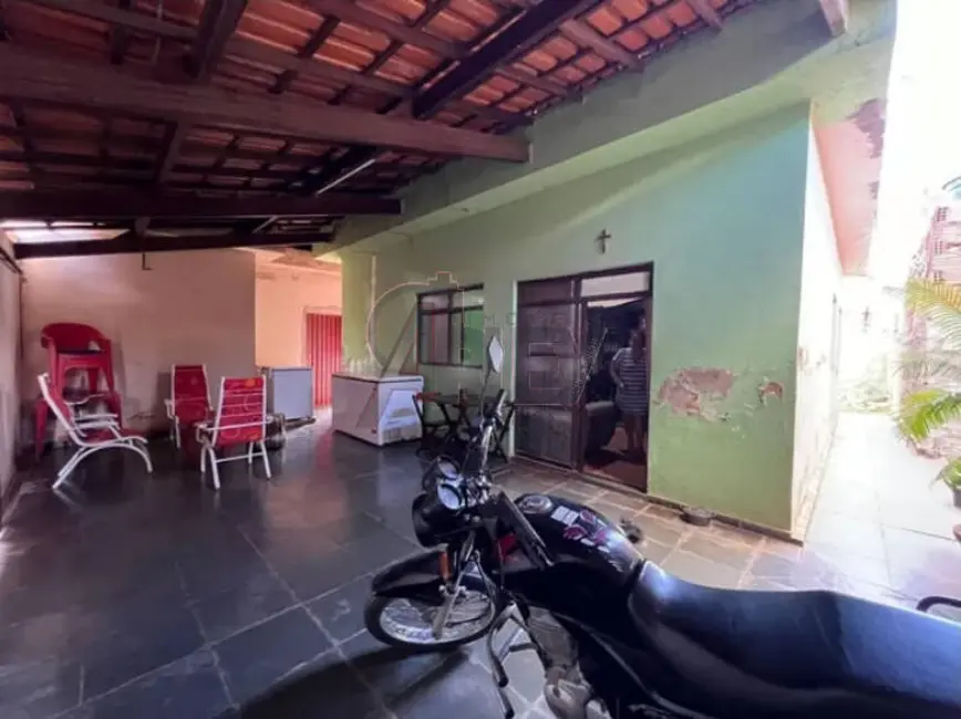 Foto 2 de Casa com 3 quartos à venda, 360m2 em Jardim Palmeiras, Montes Claros - MG