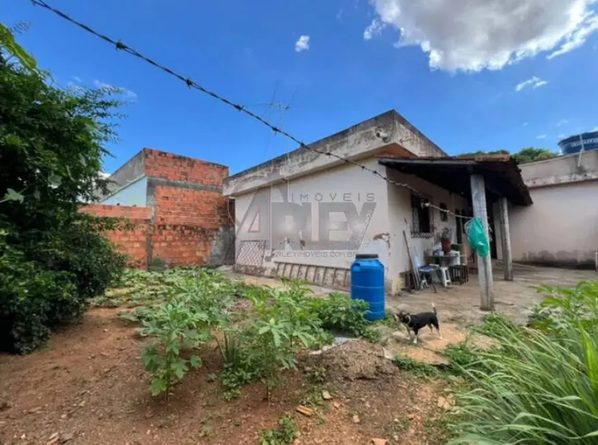Foto 9 de Casa com 3 quartos à venda, 360m2 em Jardim Palmeiras, Montes Claros - MG