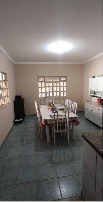 Casa com 3 quartos à venda, 378m2 em Jardim Palmeiras, Montes Claros - MG - imagem 4 Foto 4 de Casa com 3 quartos à venda, 378m2 em Jardim Palmeiras, Montes Claros - MG