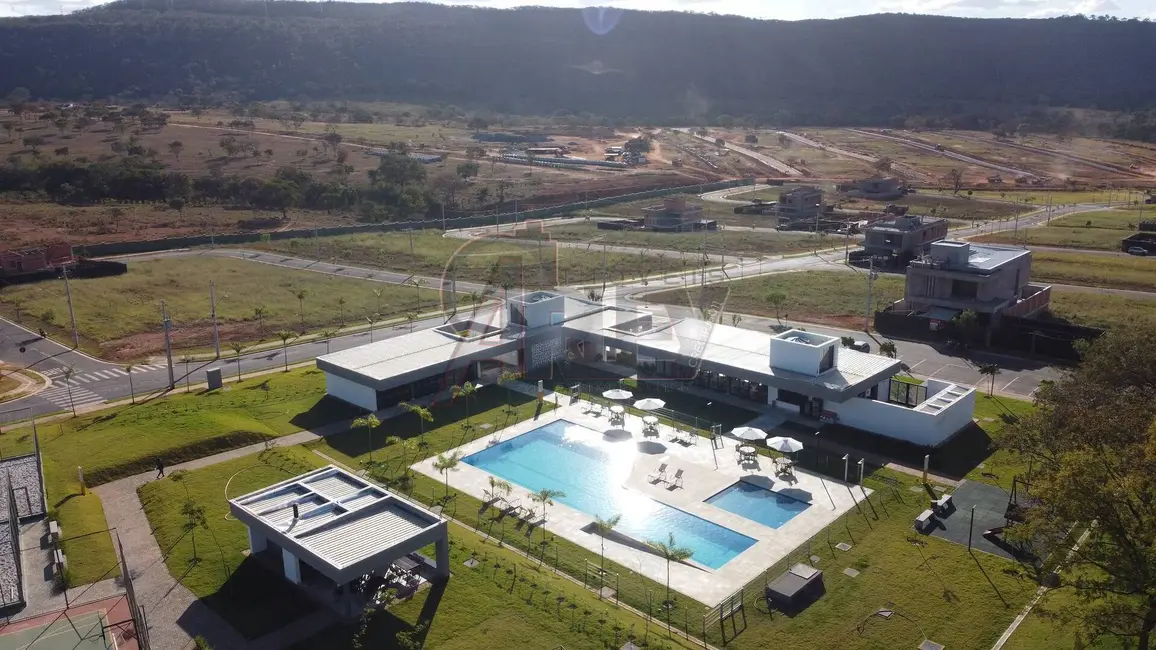 Foto 1 de Terreno / Lote à venda, 300m2 em Montes Claros - MG