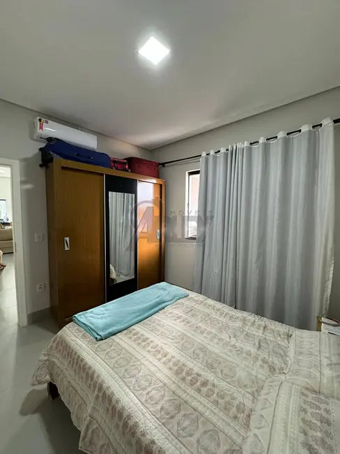 Foto 2 de Casa com 3 quartos à venda, 140m2 em Montes Claros - MG