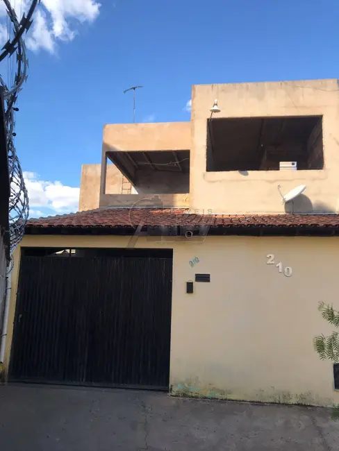 Casa com 5 quartos à venda, 180m2 em Belvedere, Montes Claros - MG - imagem 2 Foto 2 de Casa com 5 quartos à venda, 180m2 em Belvedere, Montes Claros - MG