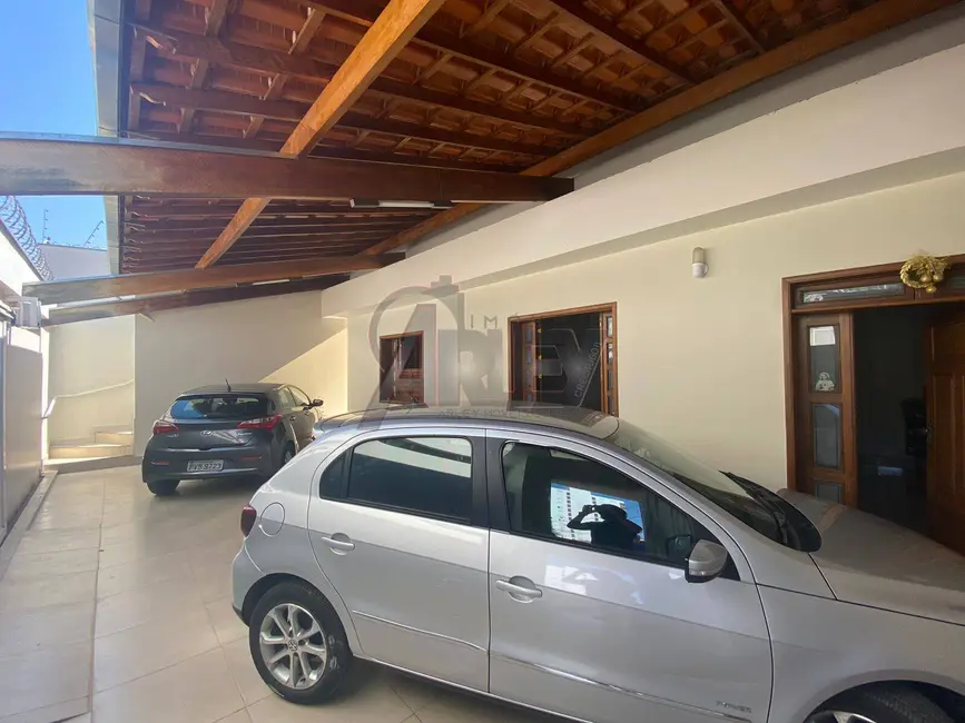 Foto 1 de Casa com 3 quartos à venda, 720m2 em Cidade Santa Maria, Montes Claros - MG