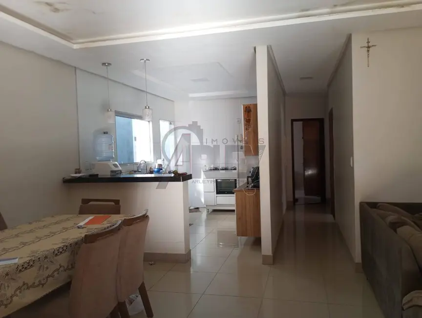 Casa com 3 quartos à venda, 300m2 em Maracanã, Montes Claros - MG - imagem 2 Foto 2 de Casa com 3 quartos à venda, 300m2 em Maracanã, Montes Claros - MG