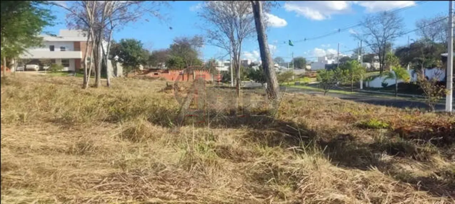 Foto 2 de Terreno / Lote à venda, 428m2 em Montes Claros - MG