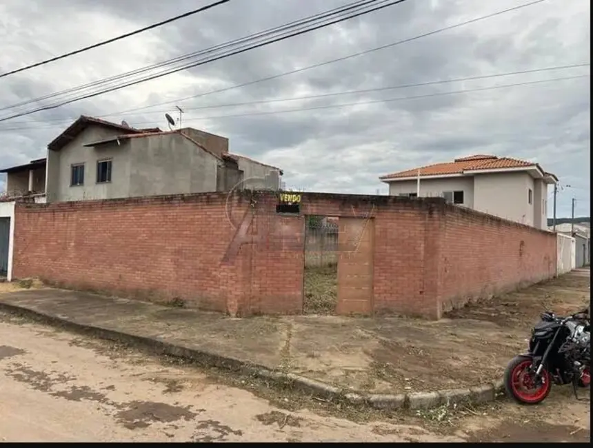 Foto 1 de Terreno / Lote à venda, 342m2 em Canelas, Montes Claros - MG